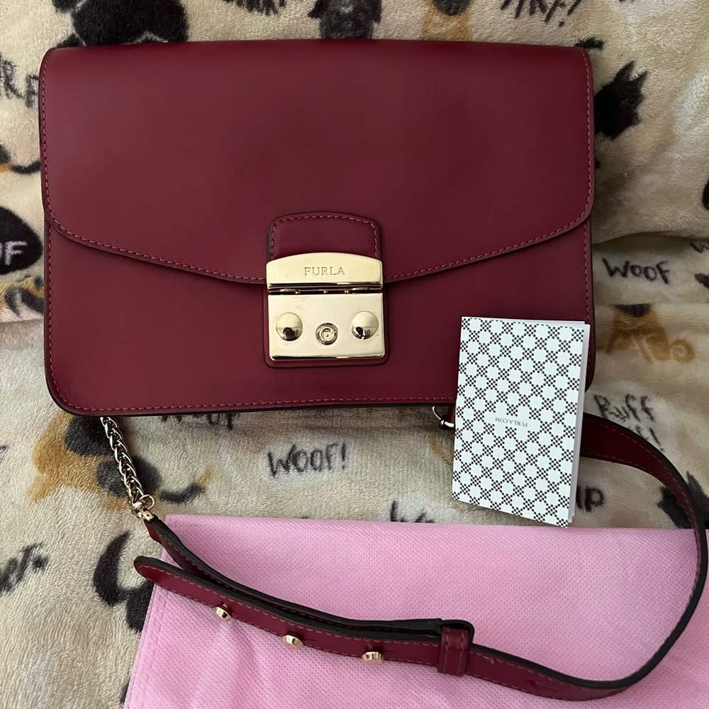 FURLA VVEC Ruby Metropolis Leather Shoulder Purse